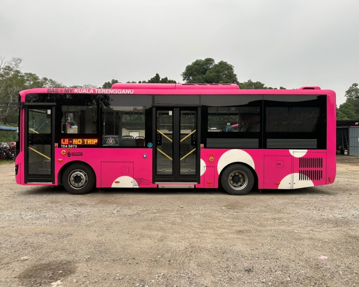 BAS.MY pink bus